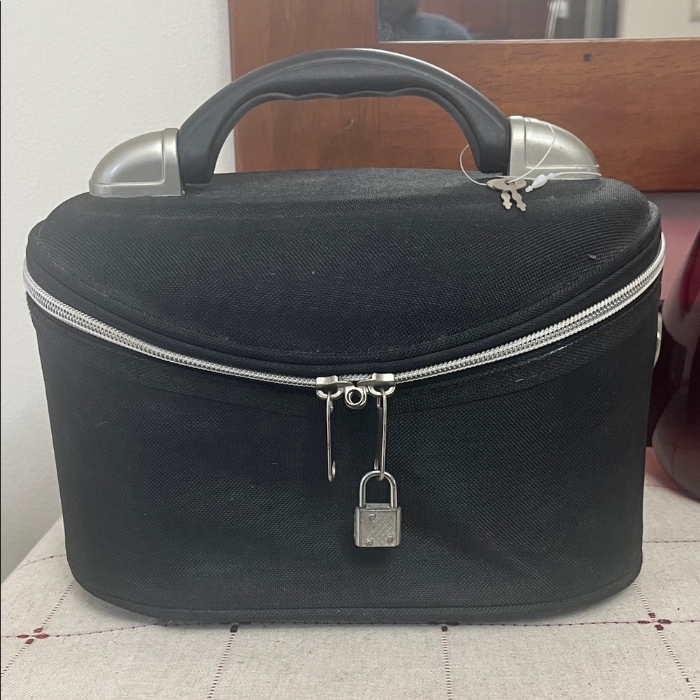 Cosmetic toiletry hard case with Lock and keys